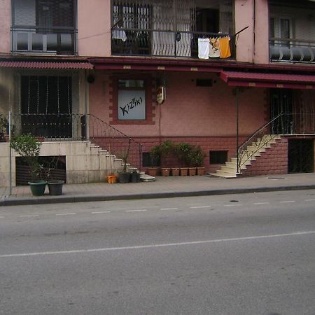 Отель Гостевой дом Melikashvili 57 Батуми Экстерьер фото