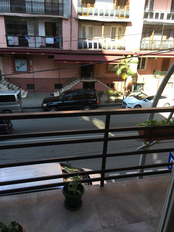 Отель Гостевой дом Melikashvili 57 Батуми Экстерьер фото